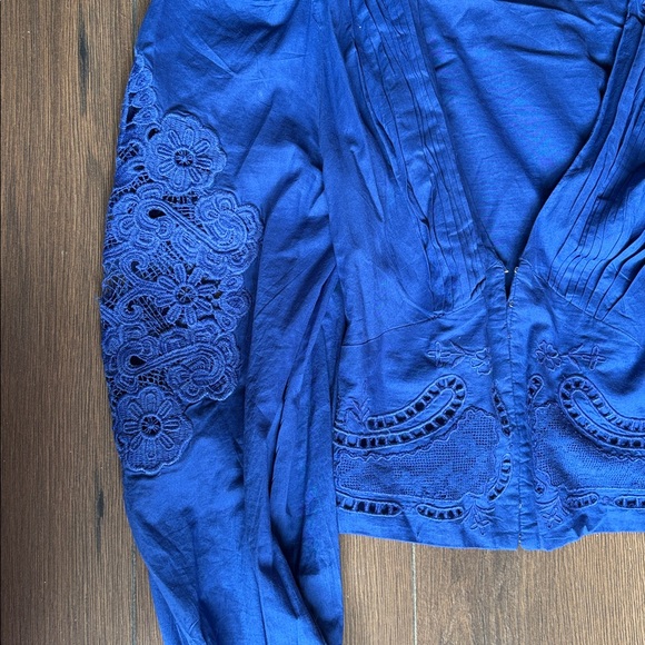 FARM Rio Embroidered Cotton Lace V-Neck pleated Blouse - Picture 5 of 11